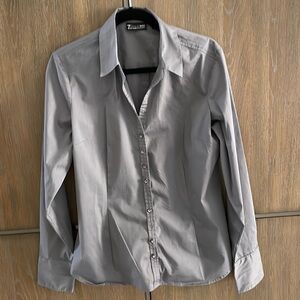 Women’s long sleeve button down shirt, size large